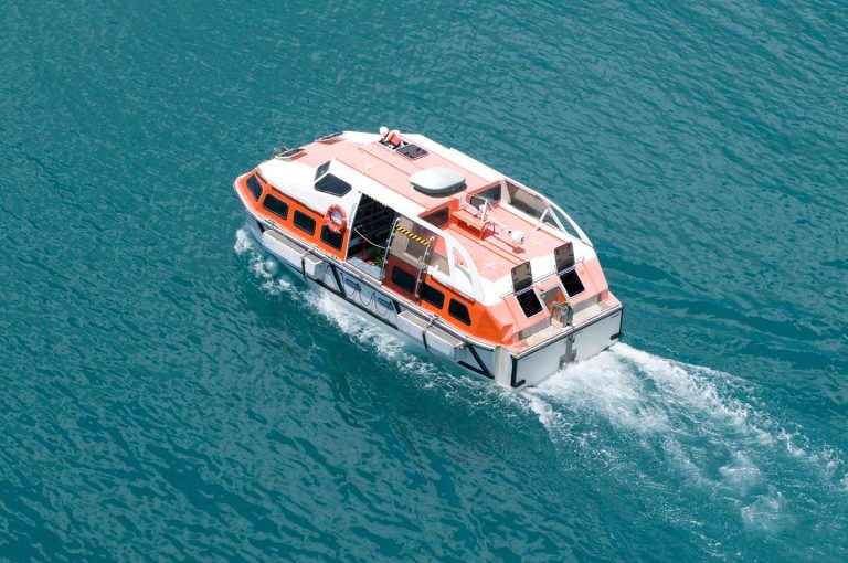4 Keunggulan Kymeta Hawk u8 untuk Konektivitas Industri Maritim